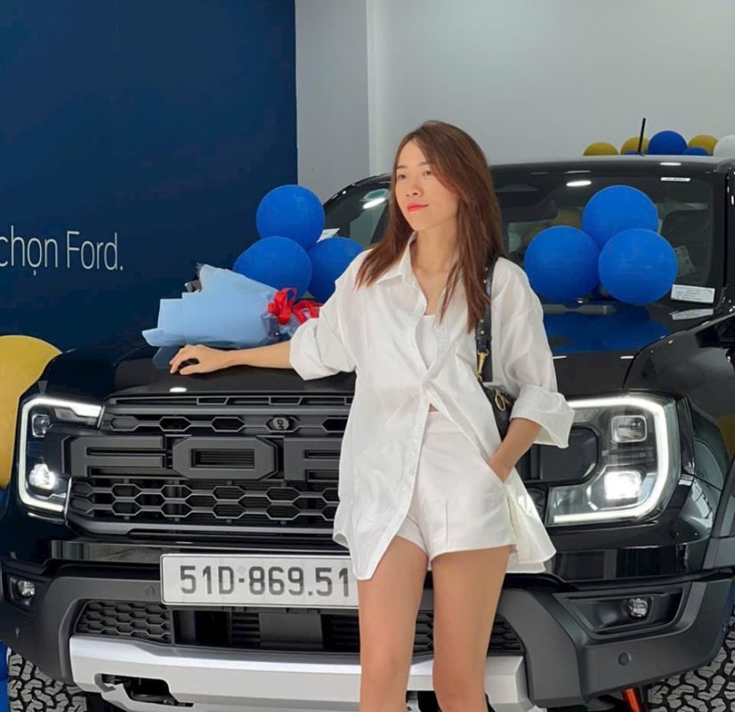 Showroom xe Gia Định Ford