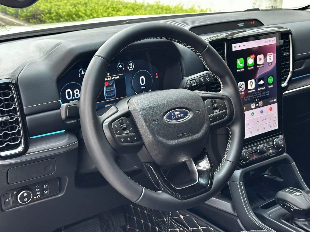 Showroom xe Gia Định Ford