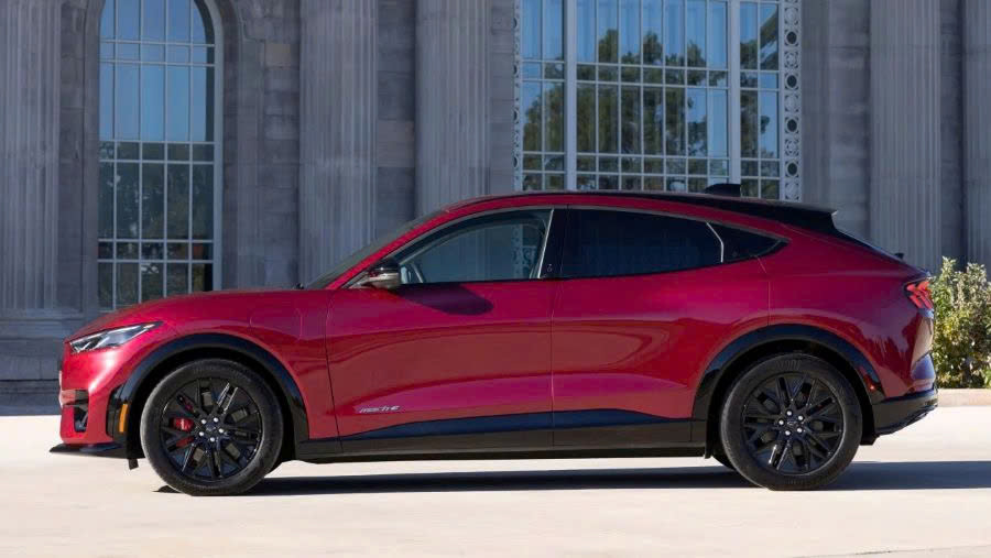 Showroom xe Gia Định Ford