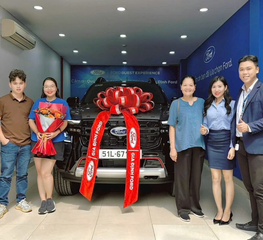 Showroom xe Gia Định Ford