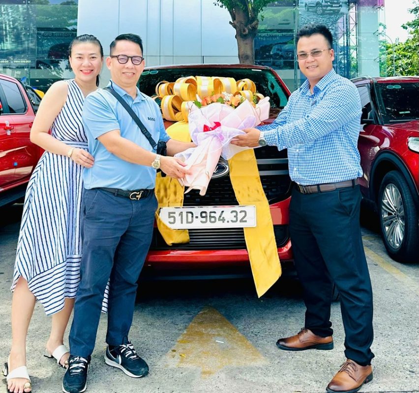 Showroom xe Gia Định Ford