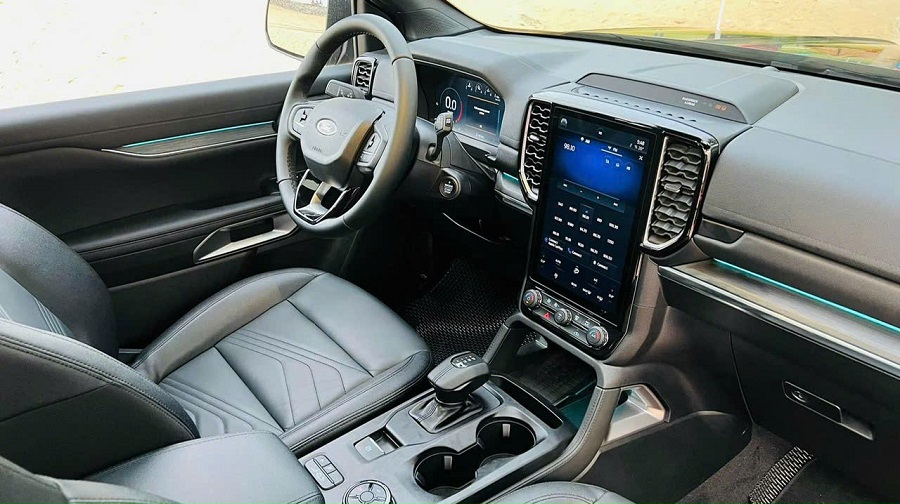 Showroom xe Gia Định Ford