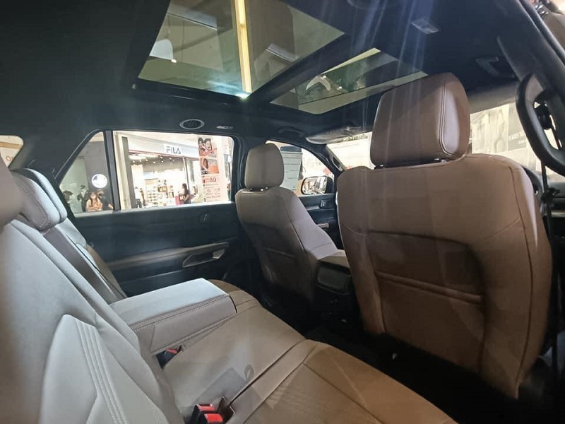 Showroom xe Gia Định Ford