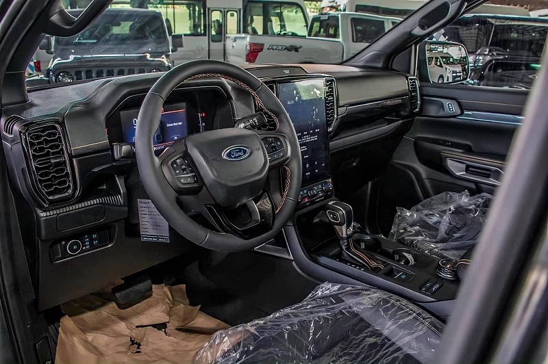 Showroom xe Gia Định Ford