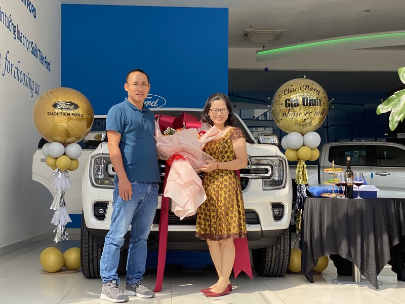 Showroom xe Gia Định Ford