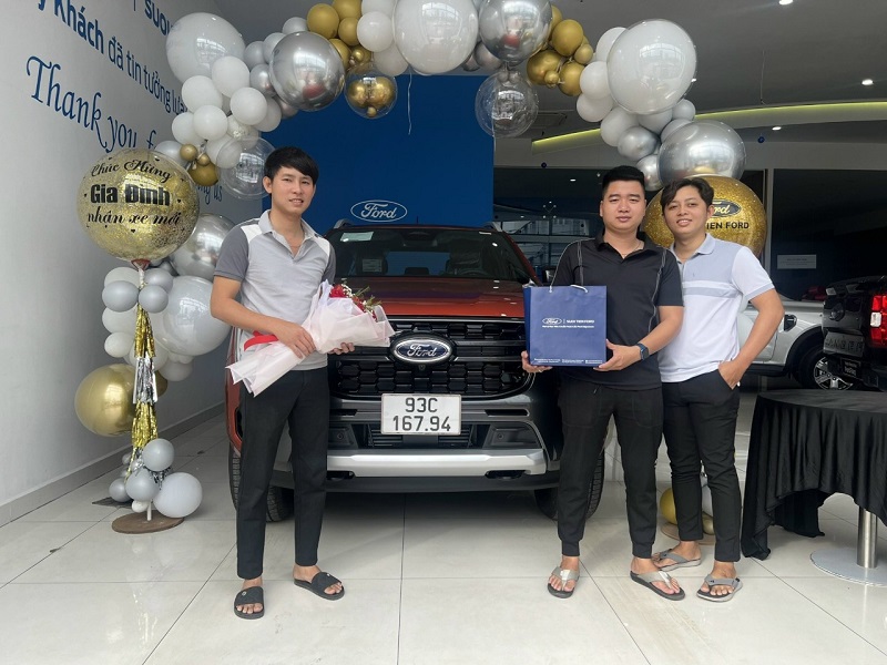 Showroom xe Gia Định Ford
