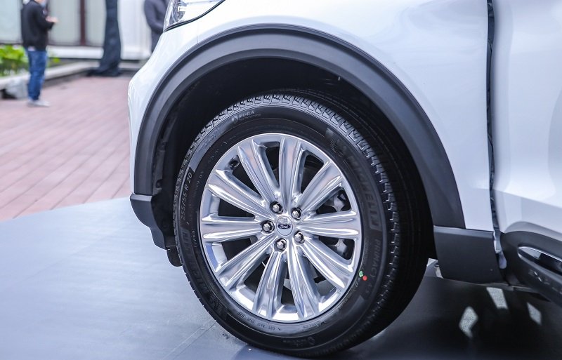 Showroom xe Gia Định Ford