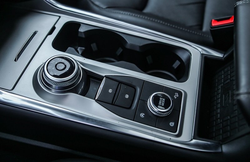 Showroom xe Gia Định Ford