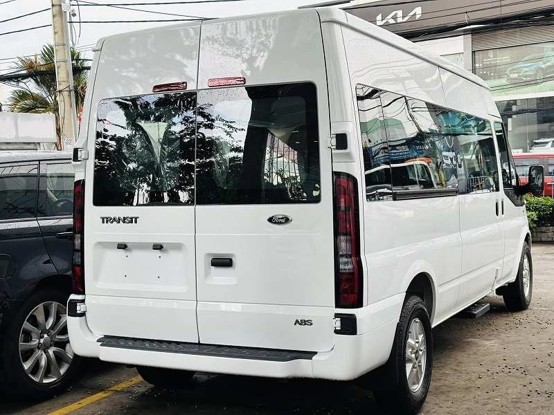 Showroom xe Gia Định Ford