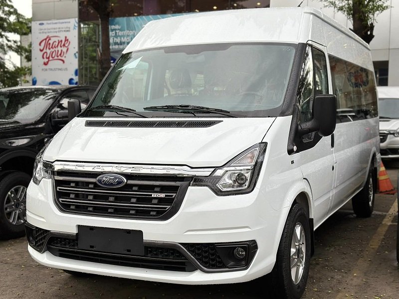 Showroom xe Gia Định Ford