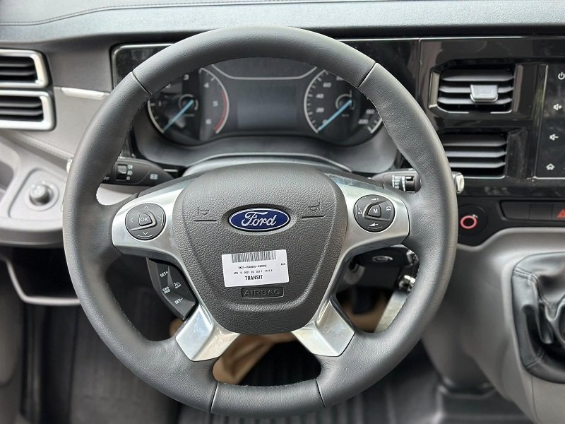 Showroom xe Gia Định Ford