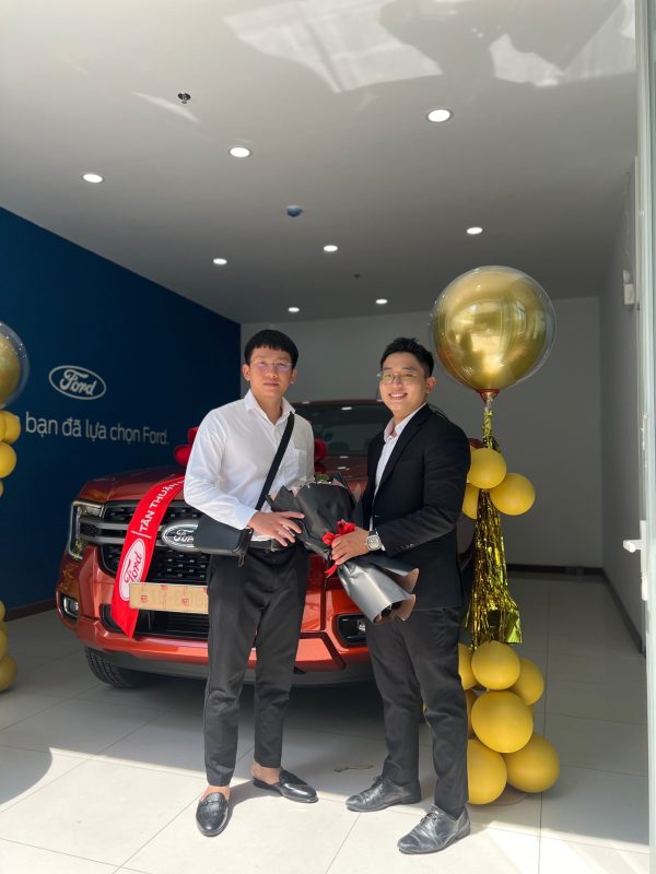 Showroom xe Gia Định Ford