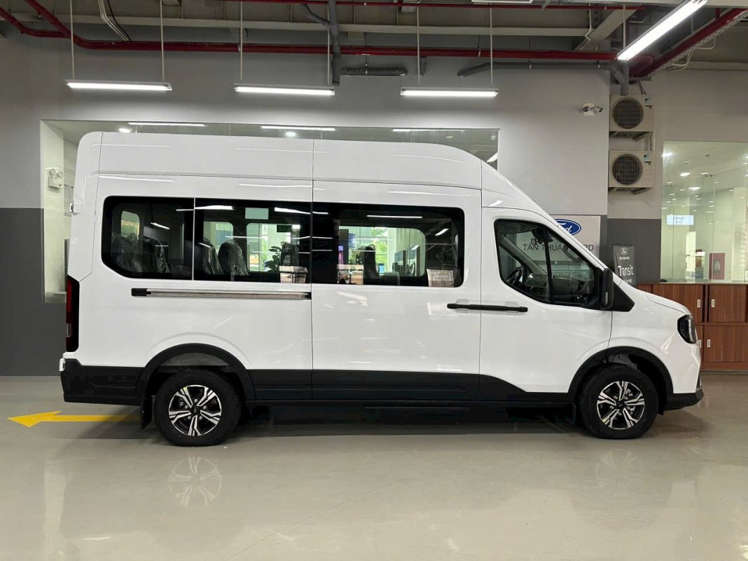 Showroom xe Gia Định Ford