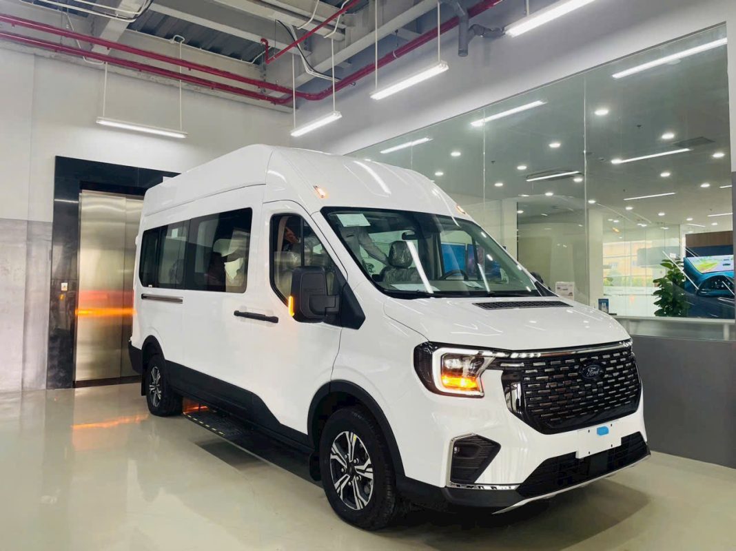 Showroom xe Gia Định Ford