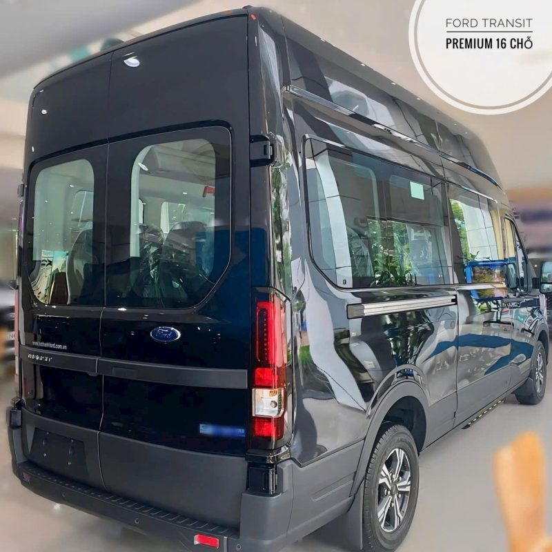 Showroom xe Gia Định Ford