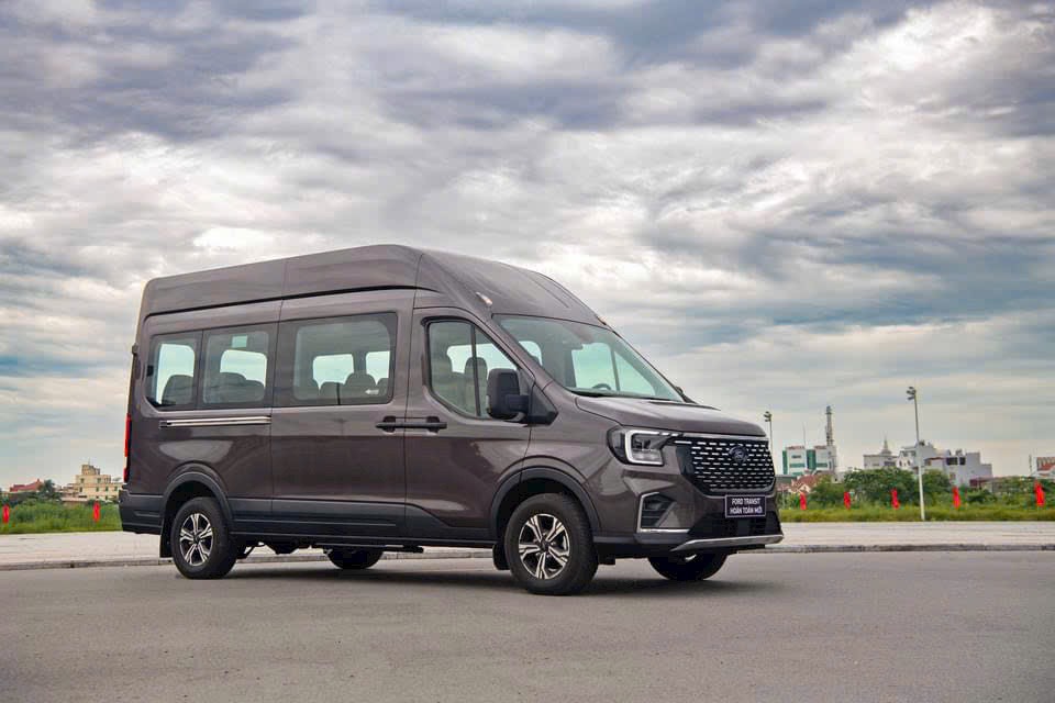 Showroom xe Gia Định Ford