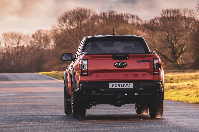 Showroom xe Gia Định Ford