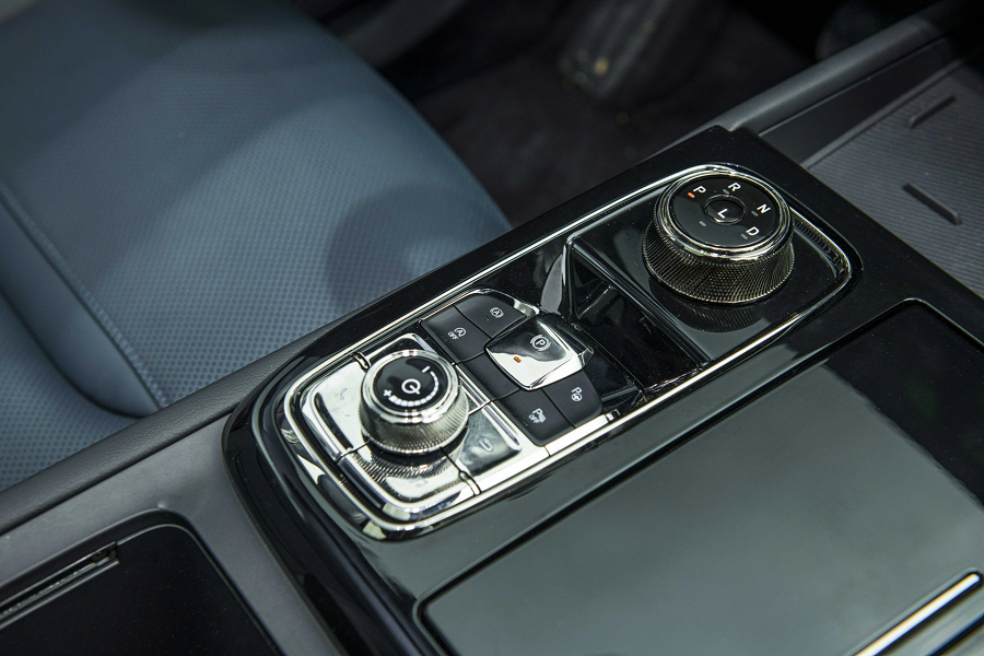 Showroom xe Gia Định Ford