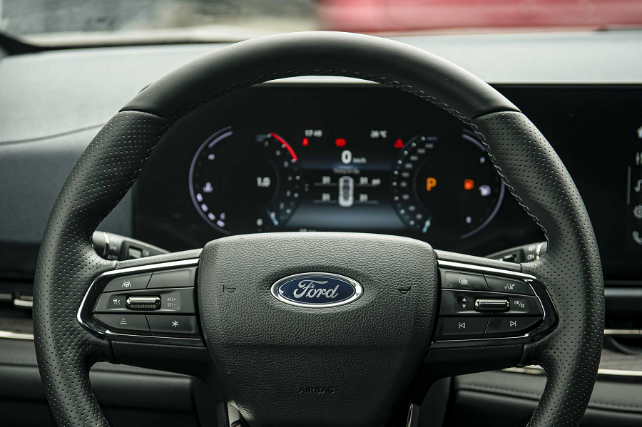 Showroom xe Gia Định Ford