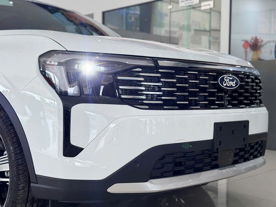 Showroom xe Gia Định Ford