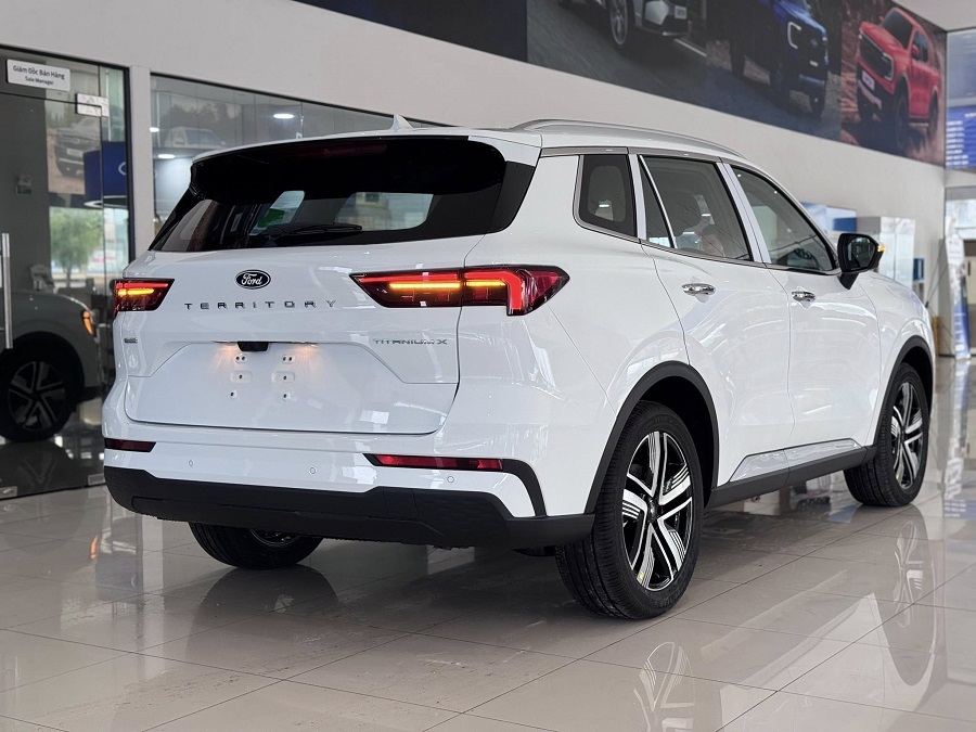 Showroom xe Gia Định Ford
