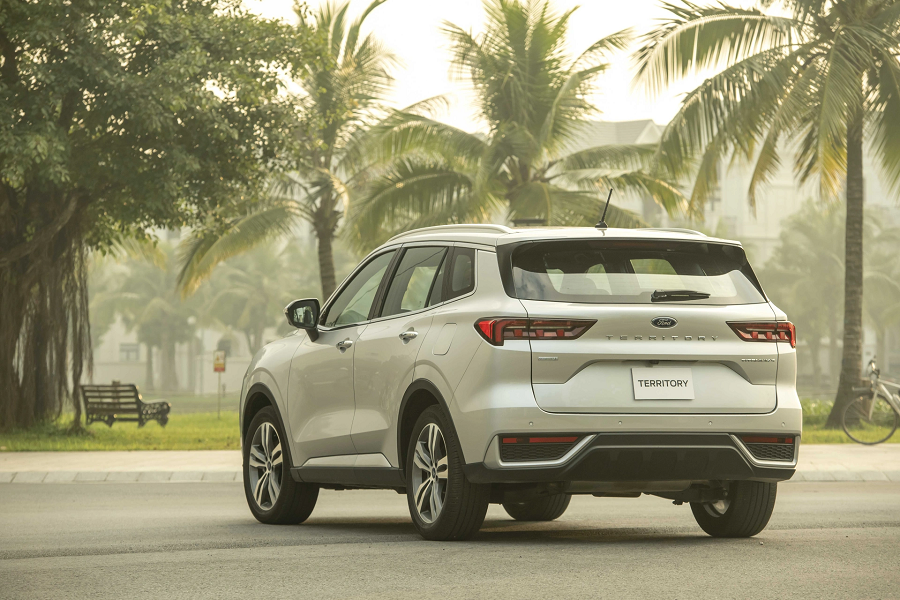 Showroom xe Gia Định Ford