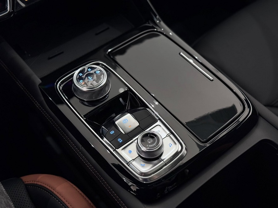 Showroom xe Gia Định Ford