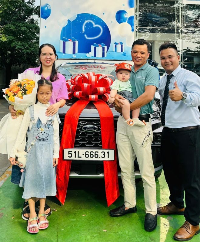 Showroom xe Gia Định Ford