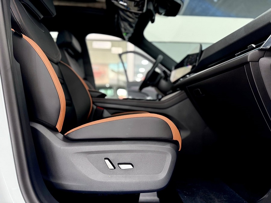 Showroom xe Gia Định Ford