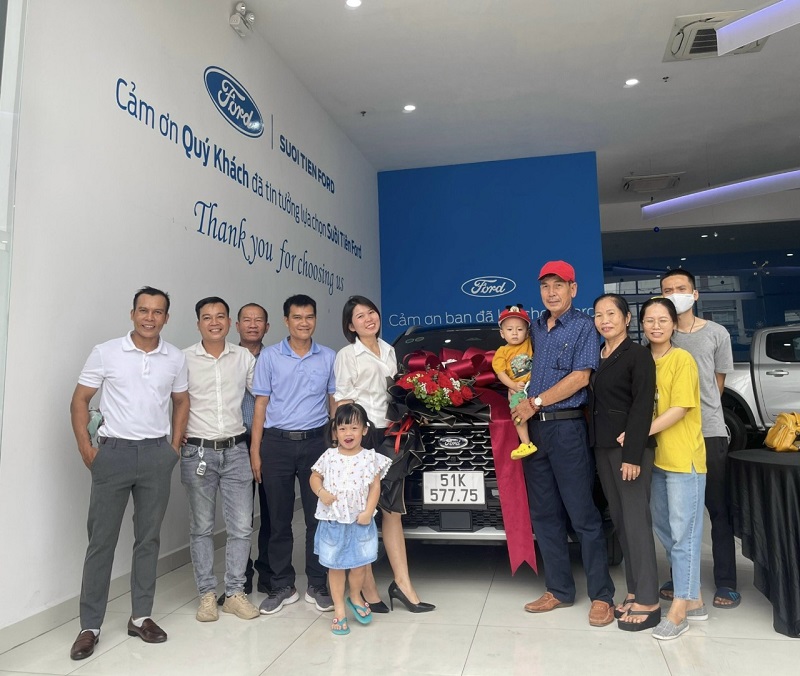 Showroom xe Gia Định Ford