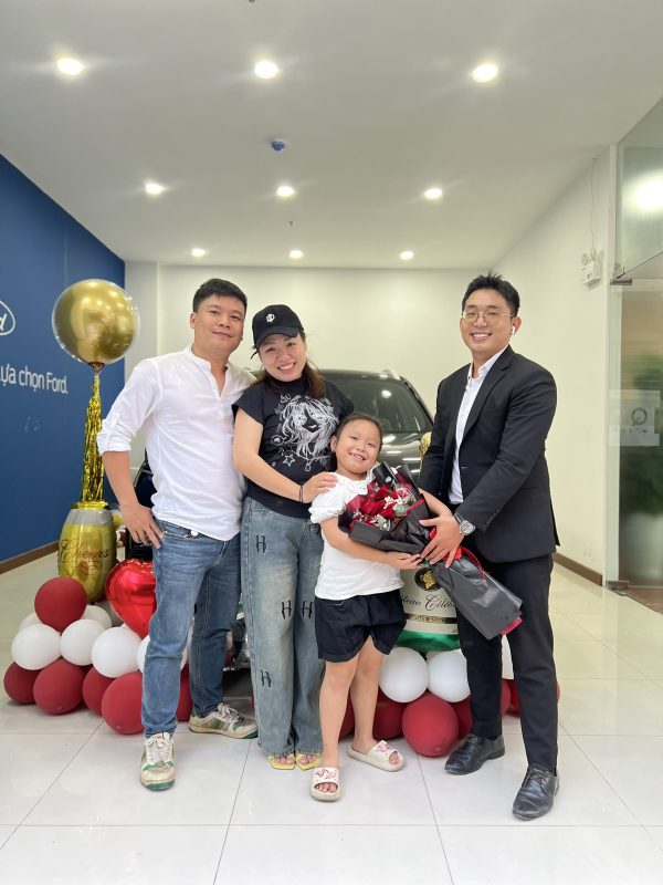 Showroom xe Gia Định Ford