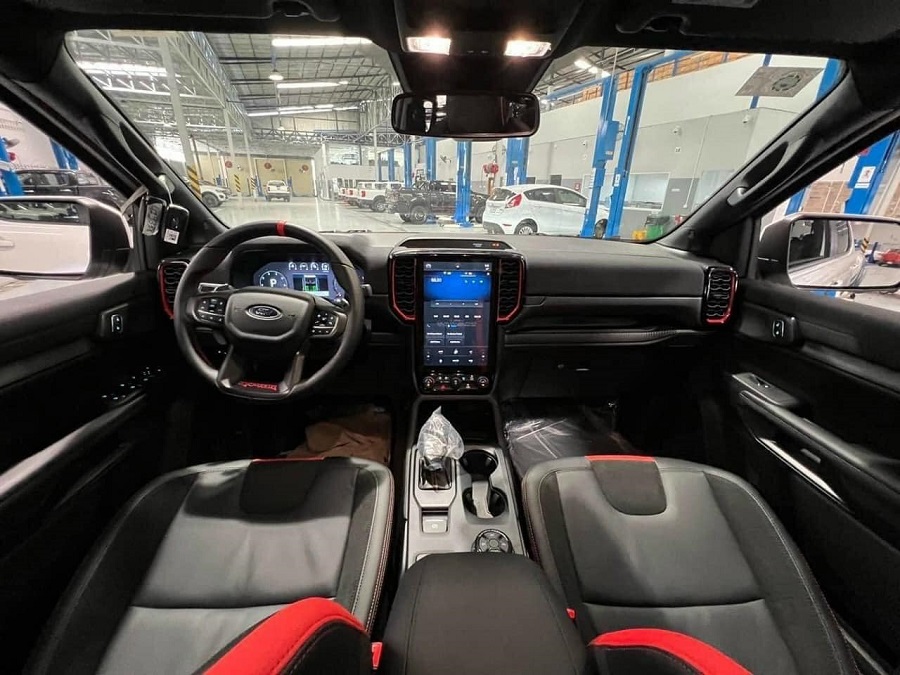 Showroom xe Gia Định Ford