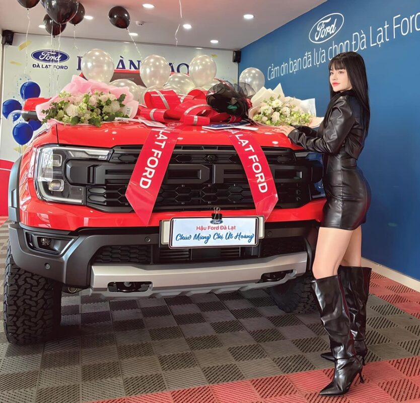 Showroom xe Gia Định Ford